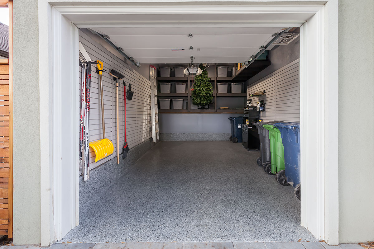 How to Store Christmas Decorations in Garage: A Comprehensive Guide